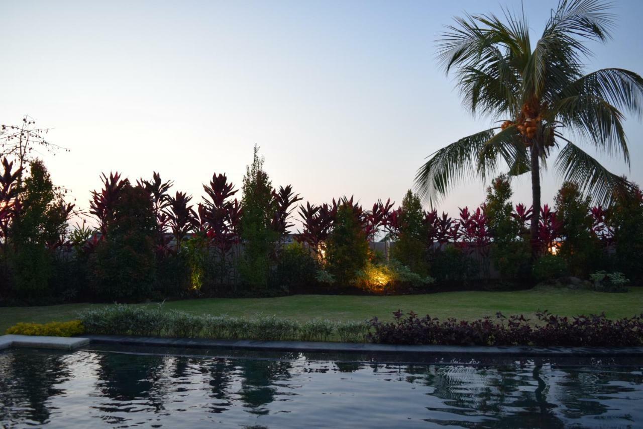 Villa Putih لوفينا المظهر الخارجي الصورة